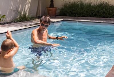 Malgré les restrictions sanitaires, les amateurs de baignade peuvent de  nouveau s'éclater en piscine