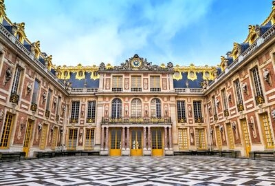 Repas de Versailles pour la visite de Charles III : un affichage de luxe indécent ?